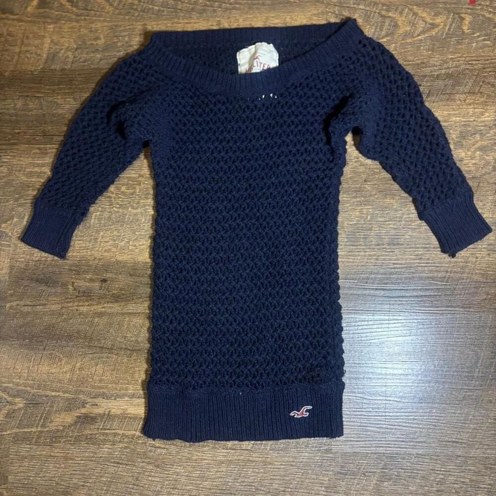 Hollister-co Women's Navy Blue sweater